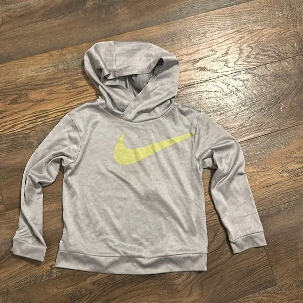 Nike boys drifit size 3T